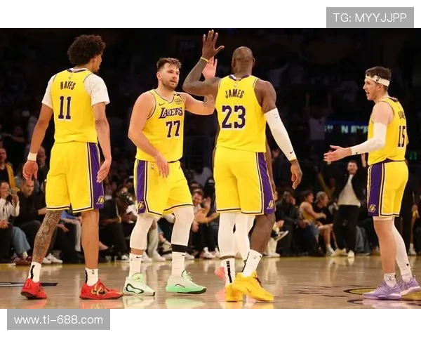 东契奇单打无解湖人防守漏洞显现后场短板依旧难以弥补